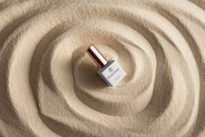Nail polish in sand waves